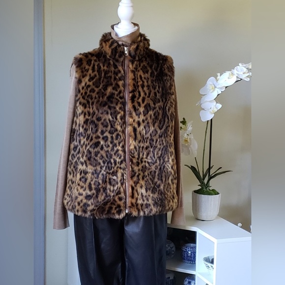 Pre owned J.CREW animal print faux fur vest in excellent condition - Picture 2 of 7